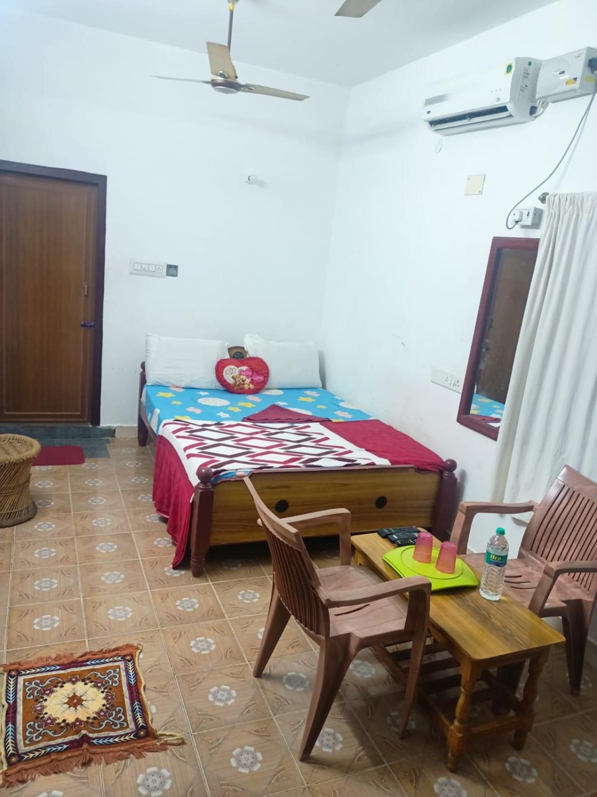 Squirrel Nest Guest House Mahabalipuram Bagian luar foto