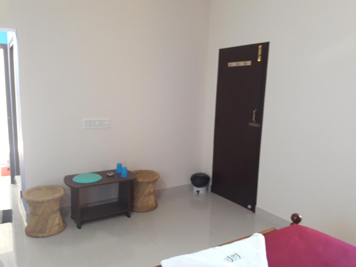 Squirrel Nest Guest House Mahabalipuram Bagian luar foto